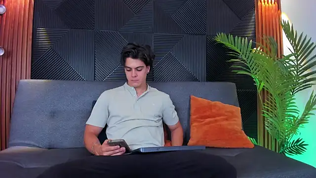 scott brands online show from February 4, 2025, 7:55 pm