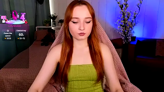 Snapshot of Emma_Chery chatting on October 1, 2025, 5:45 am Emma Chery online show from October 1, 2025, 5:45 am