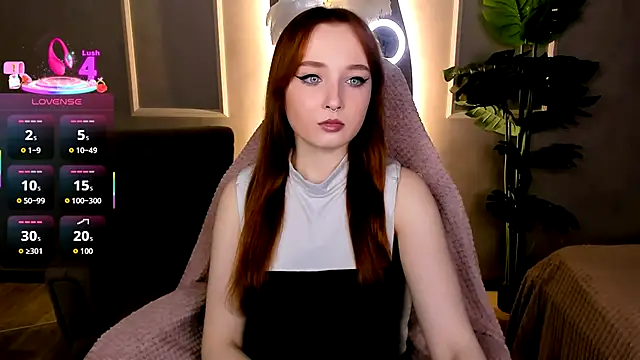 Snapshot of Emma_Chery chatting on October 14, 2025, 5:41 am Emma Chery online show from October 14, 2025, 5:41 am