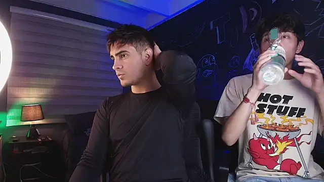 thiago rockwelll online show from April 8, 2026, 11:50 pm