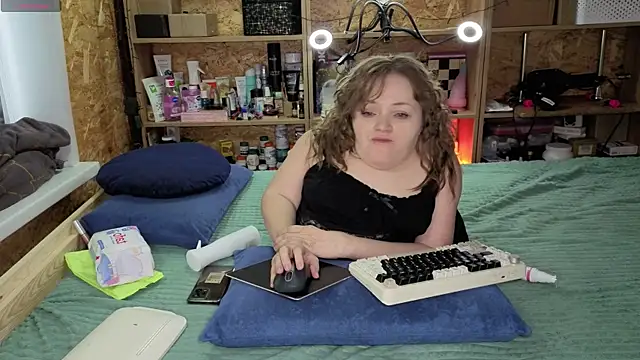 MiniNatalie online show from December 22, 2025, 6:24 am