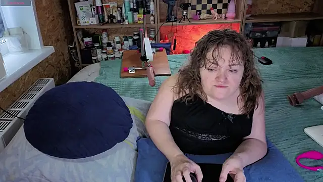 MiniNatalie online show from November 13, 2025, 3:21 am