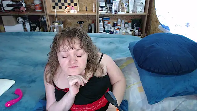 Snapshot of MiniNatalie chatting on October 4, 2025, 10:17 am MiniNatalie online show from October 4, 2025, 10:17 am