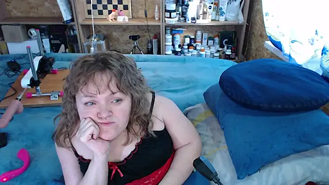 Snapshot of MiniNatalie chatting on October 3, 2025, 10:17 am MiniNatalie online show from October 3, 2025, 10:17 am