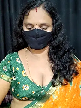 vintage-vibs online show from October 12, 2025, 5:36 pm