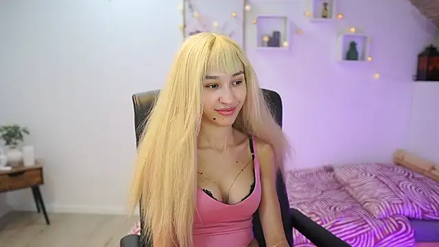 Amai  Liu online show from November 19, 2025, 6:52 pm