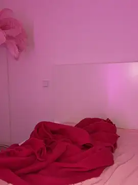 Mia-Minou online show from February 16, 2026, 11:20 am