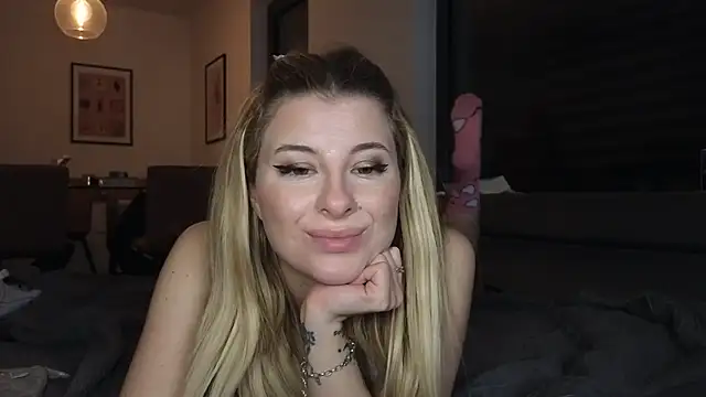 Mia-Minou online show from February 19, 2025, 11:04 pm
