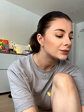 Mia-Minou online show from January 8, 2026, 9:26 am