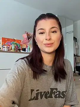 Mia-Minou online show from January 13, 2026, 1:04 pm