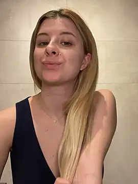 Mia-Minou online show from February 20, 2025, 4:36 pm