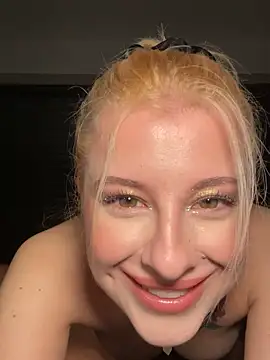 Mia-Minou online show from March 7, 2025, 9:27 pm