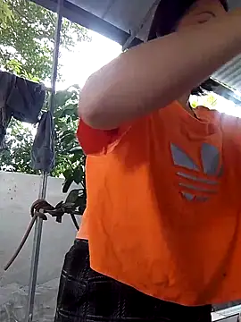 Snapshot of Aninyin22 chatting on October 25, 2025, 3:17 am Aninyin22 online show from October 25, 2025, 3:17 am