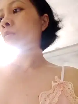 Snapshot of Aninyin22 chatting on October 9, 2025, 12:11 am Aninyin22 online show from October 9, 2025, 12:11 am