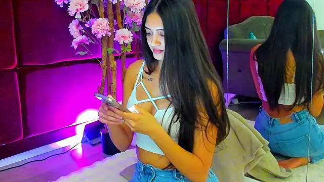 Alexxa online show from October 28, 2025, 6:51 pm