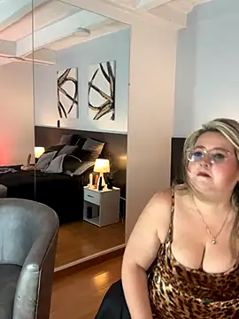 MartinaCaycedo online show from October 21, 2025, 12:37 pm