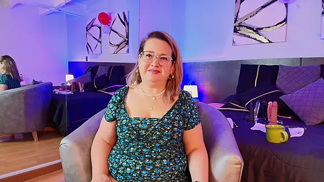 MartinaCaycedo online show from March 5, 2025, 10:44 am