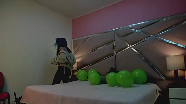 Lunapage online show from March 18, 2025, 1:01 pm