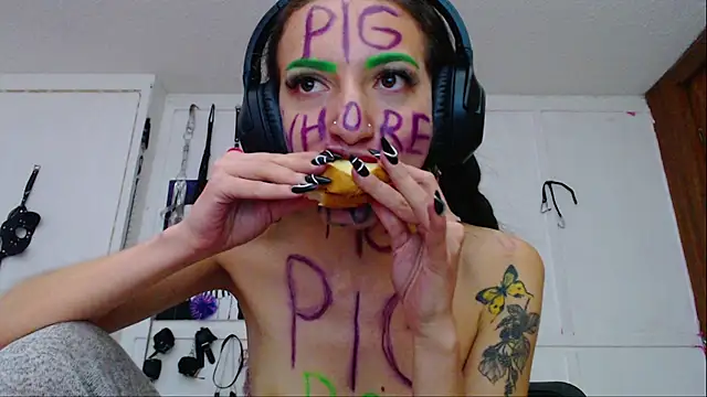 Eloise-brown online show from February 11, 2025, 9:03 pm