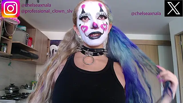 Snapshot of Eloise-brown chatting on October 2, 2025, 8:34 pm Eloise-brown online show from October 2, 2025, 8:34 pm