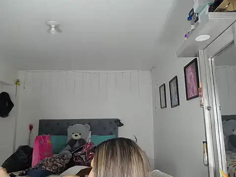 Corina hot online show from October 11, 2025, 4:41 pm