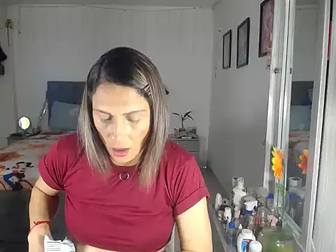 Corina hot online show from October 23, 2025, 7:56 pm