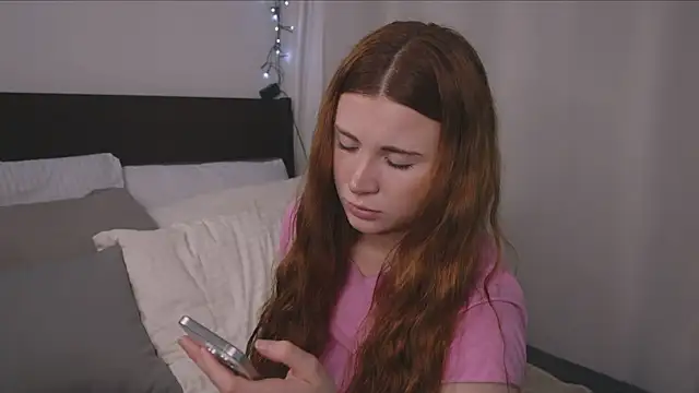 Snapshot of Freckle_Diyana chatting on September 23, 2025, 5:58 am Freckle Diyana online show from September 23, 2025, 5:58 am