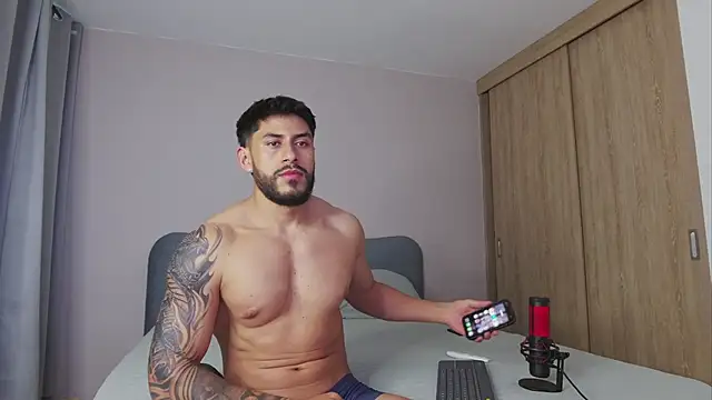 Snapshot of alexxxmachine chatting on October 17, 2025, 10:33 pm alexxxmachine online show from October 17, 2025, 10:33 pm