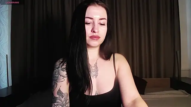 VioletCatt online show from February 8, 2025, 6:43 am
