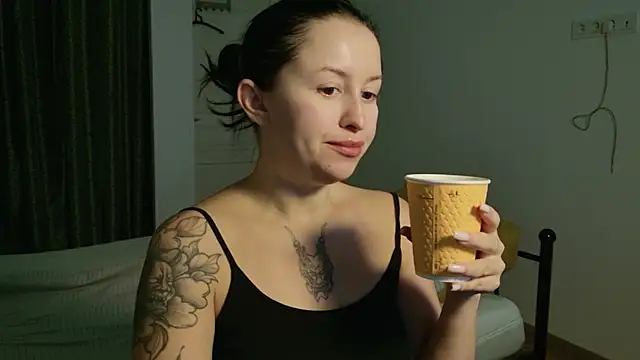 Snapshot of VioletCatt chatting on October 4, 2025, 5:31 am VioletCatt online show from October 4, 2025, 5:31 am