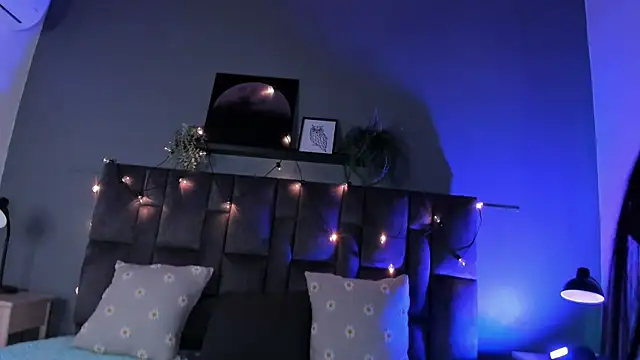 AmyPalmmer online show from December 18, 2025, 11:36 am