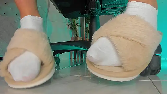 charlotte  grey online show from December 20, 2025, 8:55 pm