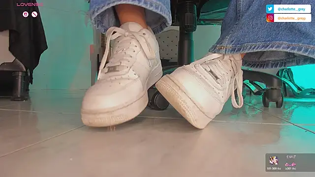 Snapshot of charlotte__grey chatting on October 17, 2025, 8:32 pm charlotte  grey online show from October 17, 2025, 8:32 pm