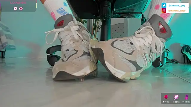 Snapshot of charlotte__grey chatting on October 13, 2025, 8:10 pm charlotte  grey online show from October 13, 2025, 8:10 pm