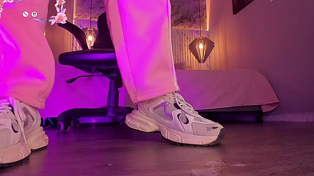 charlotte  grey online show from February 15, 2026, 11:53 am