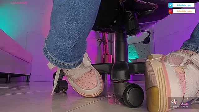 Snapshot of charlotte__grey chatting on October 7, 2025, 7:04 pm charlotte  grey online show from October 7, 2025, 7:04 pm