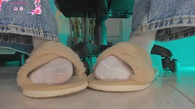 charlotte  grey online show from February 7, 2026, 8:06 pm