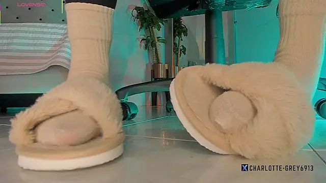 charlotte  grey online show from December 22, 2025, 8:09 pm