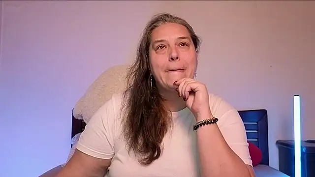 Snapshot of Niter chatting on October 20, 2025, 1:22 pm Niter online show from October 20, 2025, 1:22 pm