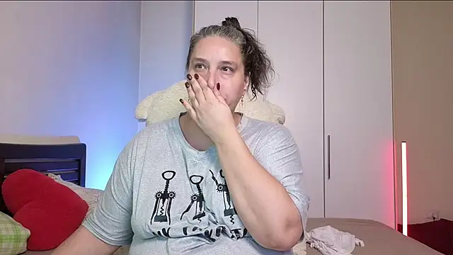 Snapshot of Niter chatting on September 25, 2025, 8:04 pm Niter online show from September 25, 2025, 8:04 pm