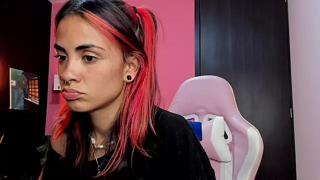 Juanadearco5 online show from September 19, 2025, 11:09 pm