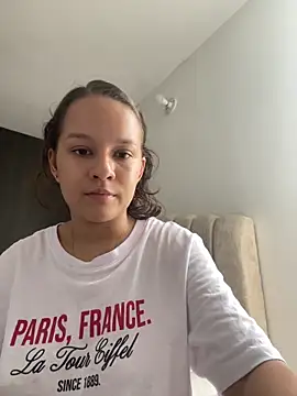 Sophie milk online show from November 9, 2025, 8:13 pm