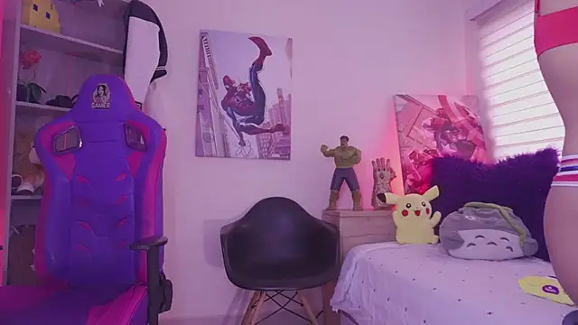 madelyn rose  online show from April 14, 2026, 6:02 pm