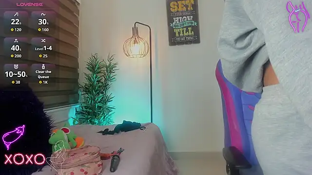 madelyn rose  online show from October 9, 2025, 12:22 am