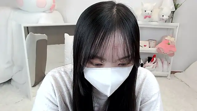 momo room online show from April 17, 2026, 12:52 pm