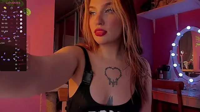 Snapshot of CarolineLovers chatting on October 20, 2025, 8:53 pm CarolineLovers online show from October 20, 2025, 8:53 pm