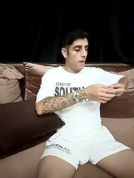 arenn1997 online show from September 17, 2025, 10:23 pm