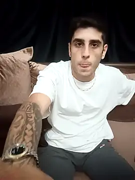 arenn1997 online show from October 10, 2025, 12:22 am