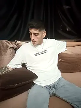 arenn1997 online show from September 23, 2025, 10:06 pm