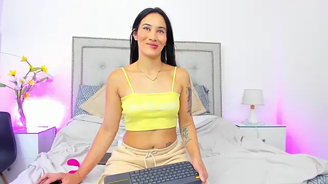 Cataleyalove ADY online show from May 12, 2026, 8:26 pm